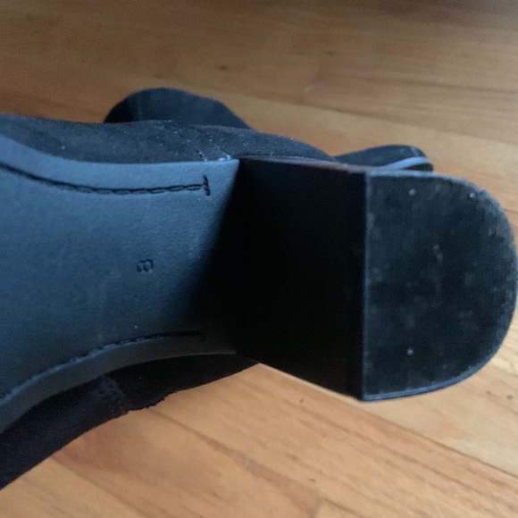 Cute heeled vegan black suede ankle booties - size 8 - Picture 3 of 6